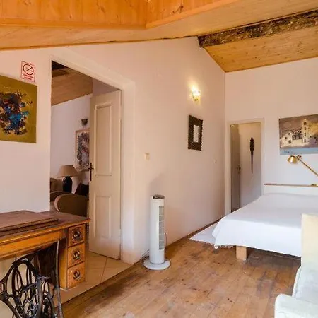 Apartment & Sweet - One Bedroom With Shared Terrace And View *